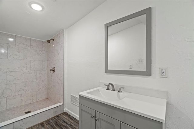 223 E Juniper Lane, Mustang, OK 73064