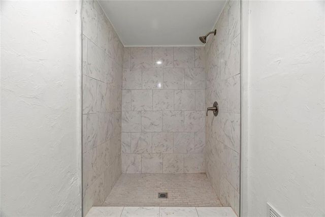 223 E Juniper Lane, Mustang, OK 73064