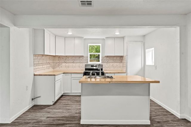 223 E Juniper Lane, Mustang, OK 73064