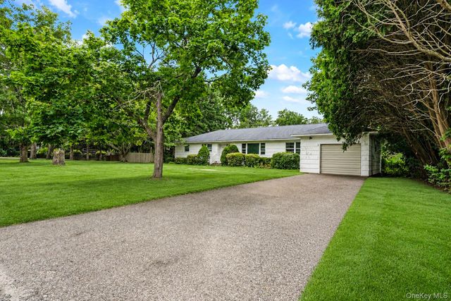 685 Village Lane, Mattituck, NY 11952