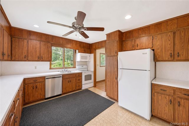 685 Village Lane, Mattituck, NY 11952