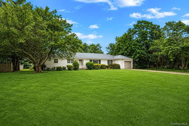 685 Village Lane, Mattituck, NY 11952