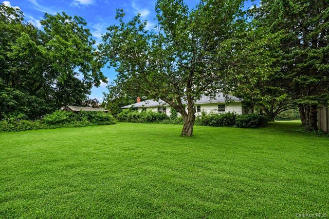 685 Village Lane, Mattituck, NY 11952