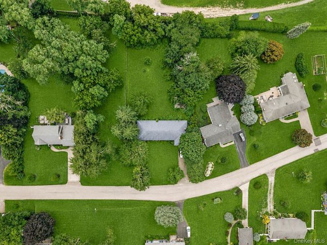 685 Village Lane, Mattituck, NY 11952