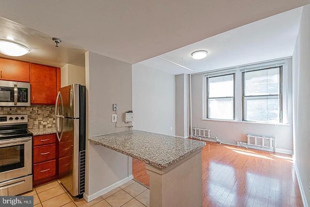 1324 LOCUST ST #207