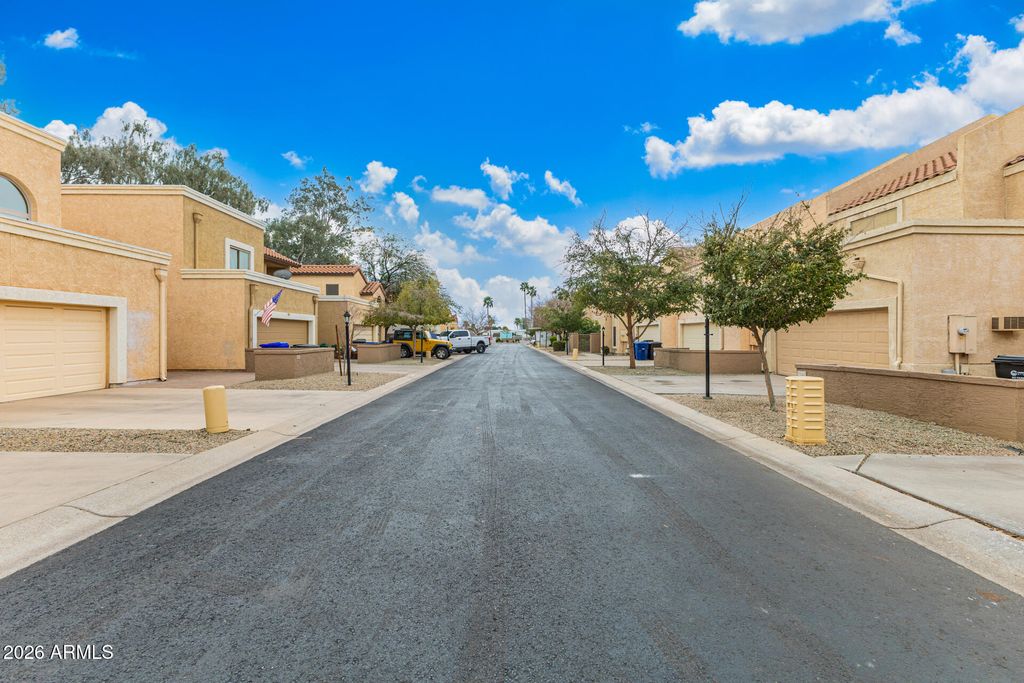 2045 N SUNSET Drive, Chandler, AZ 85225