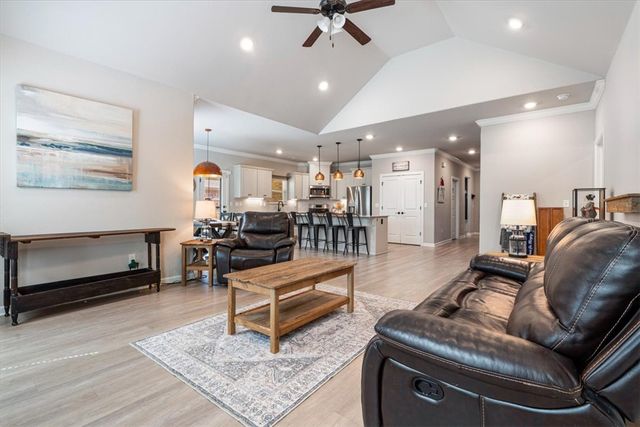 411 Aster Street, Centerton, AR 72719