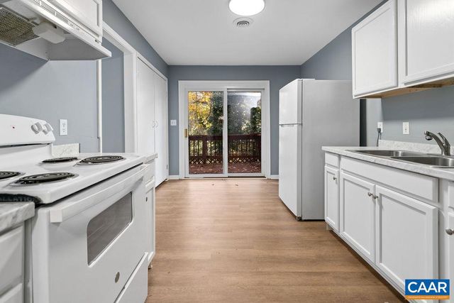 904 ROCK CREEK DR, Charlottesville, VA 22903