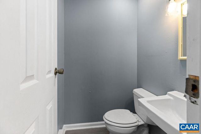 904 ROCK CREEK DR, Charlottesville, VA 22903