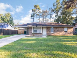 206 N Forest Drive, Willis, TX 77378