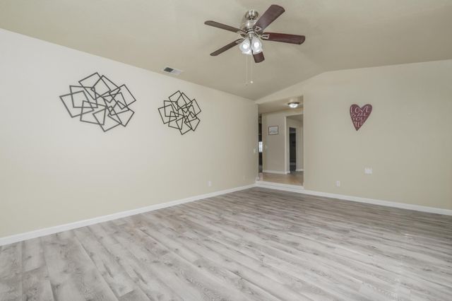 9244 Rogers Rd, Sacramento, CA 95829