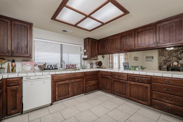 9244 Rogers Rd, Sacramento, CA 95829