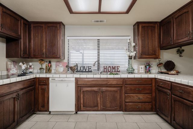 9244 Rogers Rd, Sacramento, CA 95829