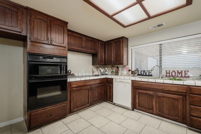 9244 Rogers Rd, Sacramento, CA 95829