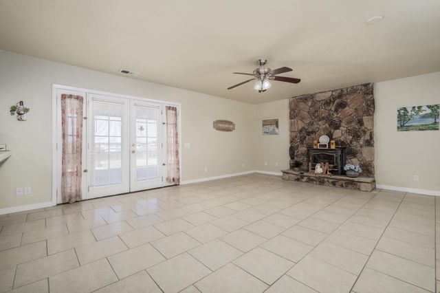 9244 Rogers Rd, Sacramento, CA 95829
