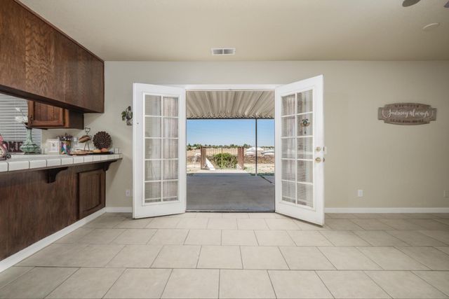 9244 Rogers Rd, Sacramento, CA 95829