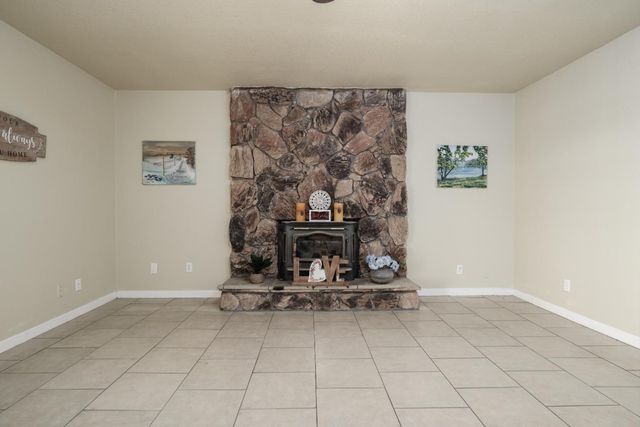 9244 Rogers Rd, Sacramento, CA 95829