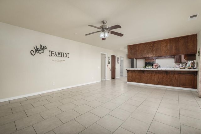 9244 Rogers Rd, Sacramento, CA 95829