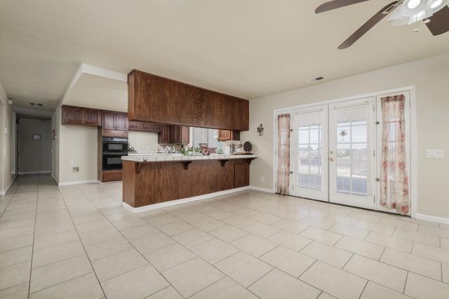 9244 Rogers Rd, Sacramento, CA 95829
