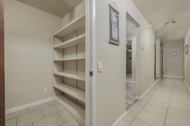 9244 Rogers Rd, Sacramento, CA 95829