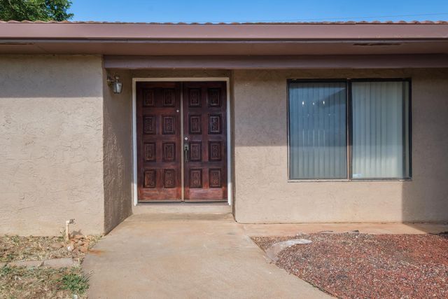 9244 Rogers Rd, Sacramento, CA 95829