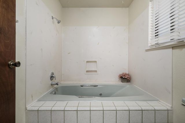 9244 Rogers Rd, Sacramento, CA 95829