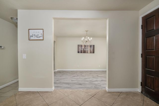 9244 Rogers Rd, Sacramento, CA 95829