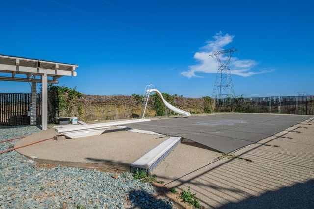 9244 Rogers Rd, Sacramento, CA 95829