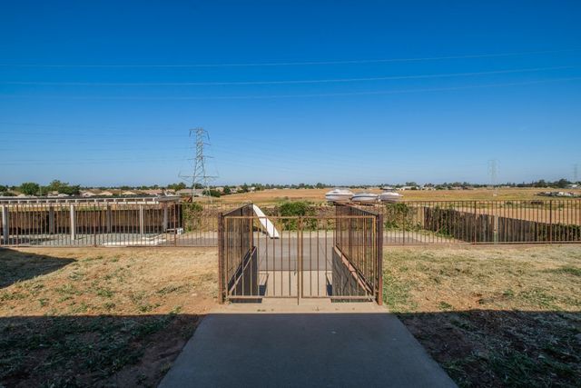 9244 Rogers Rd, Sacramento, CA 95829
