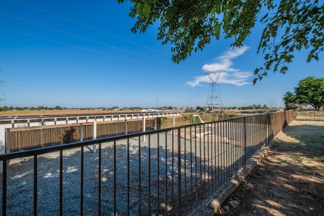 9244 Rogers Rd, Sacramento, CA 95829