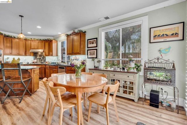 10 Kali Ct, Oakley, CA 94561