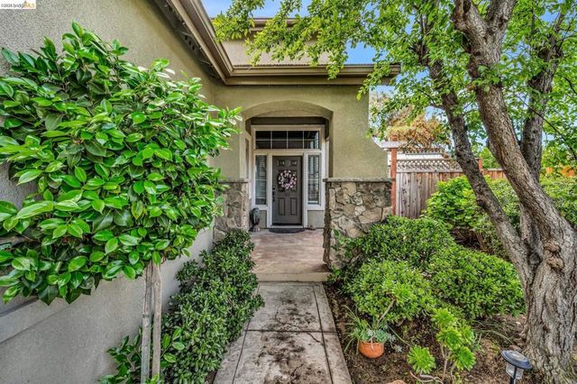 10 Kali Ct, Oakley, CA 94561