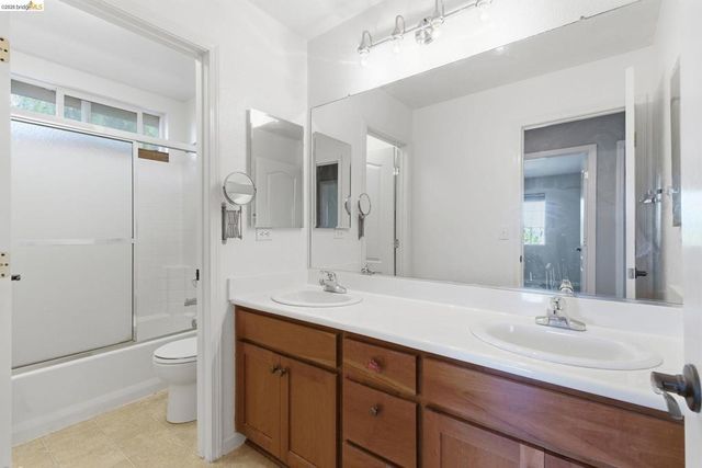 10 Kali Ct, Oakley, CA 94561