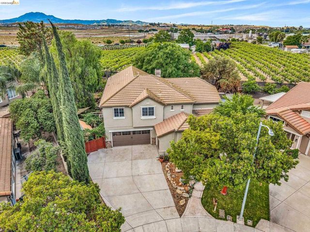 10 Kali Ct, Oakley, CA 94561