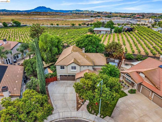 10 Kali Ct, Oakley, CA 94561