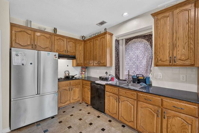 1411 Chateau Lane, Mansfield, TX 76063