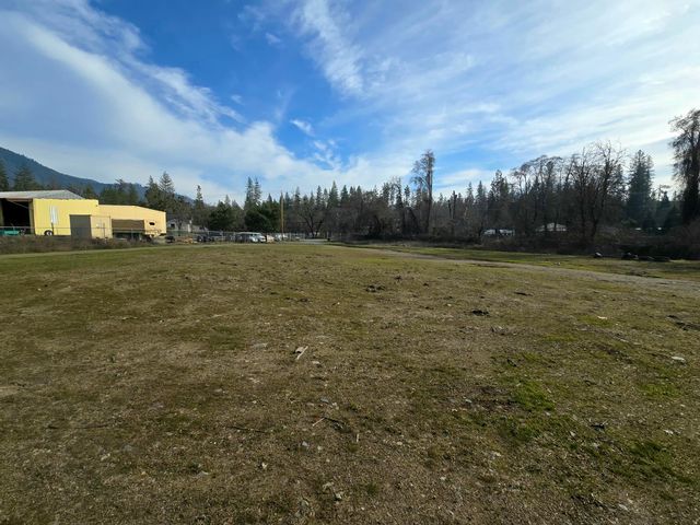 2640 Pleasant Valley Road, Merlin, OR 97532