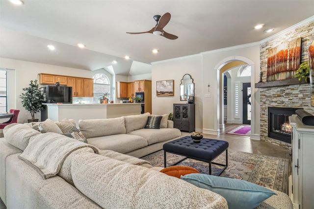 6908 Winthorp Drive, Arlington, TX 76001