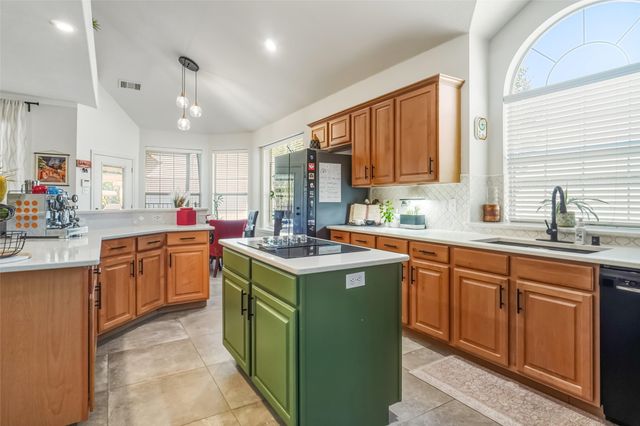 6908 Winthorp Drive, Arlington, TX 76001