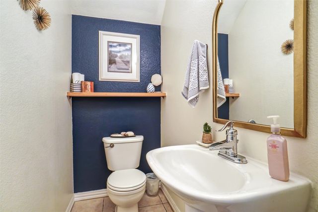 6908 Winthorp Drive, Arlington, TX 76001