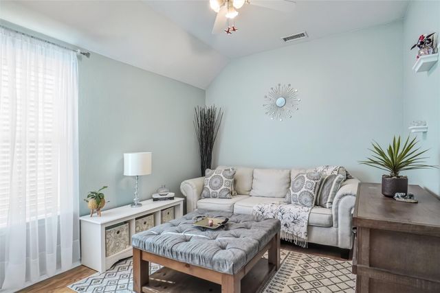 6908 Winthorp Drive, Arlington, TX 76001