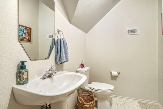 6908 Winthorp Drive, Arlington, TX 76001