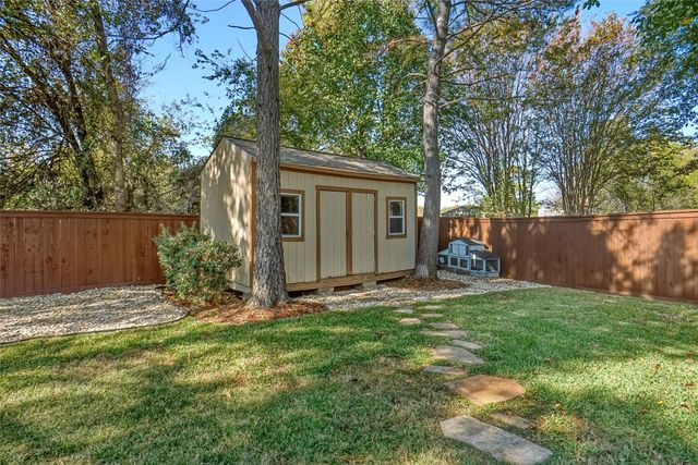 6908 Winthorp Drive, Arlington, TX 76001