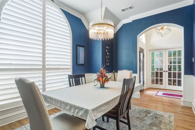 6908 Winthorp Drive, Arlington, TX 76001