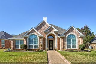 6908 Winthorp Drive, Arlington, TX 76001