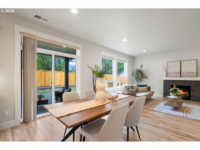13897 Se PIPER CUB Way, Milwaukie, OR 97267