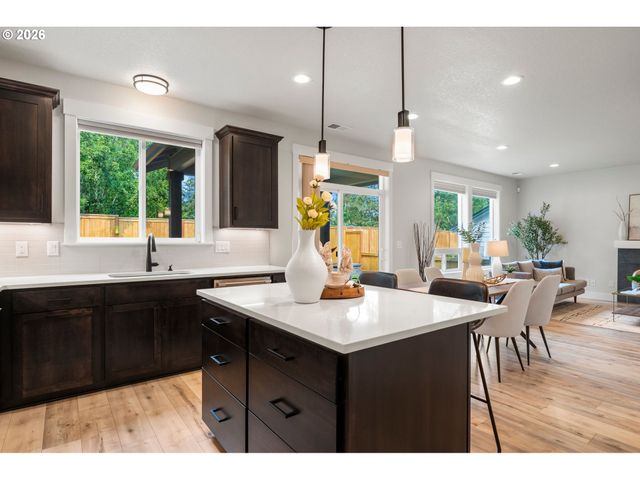 13897 Se PIPER CUB Way, Milwaukie, OR 97267
