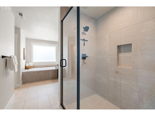 13897 Se PIPER CUB Way, Milwaukie, OR 97267