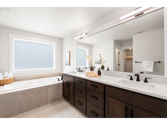 13897 Se PIPER CUB Way, Milwaukie, OR 97267