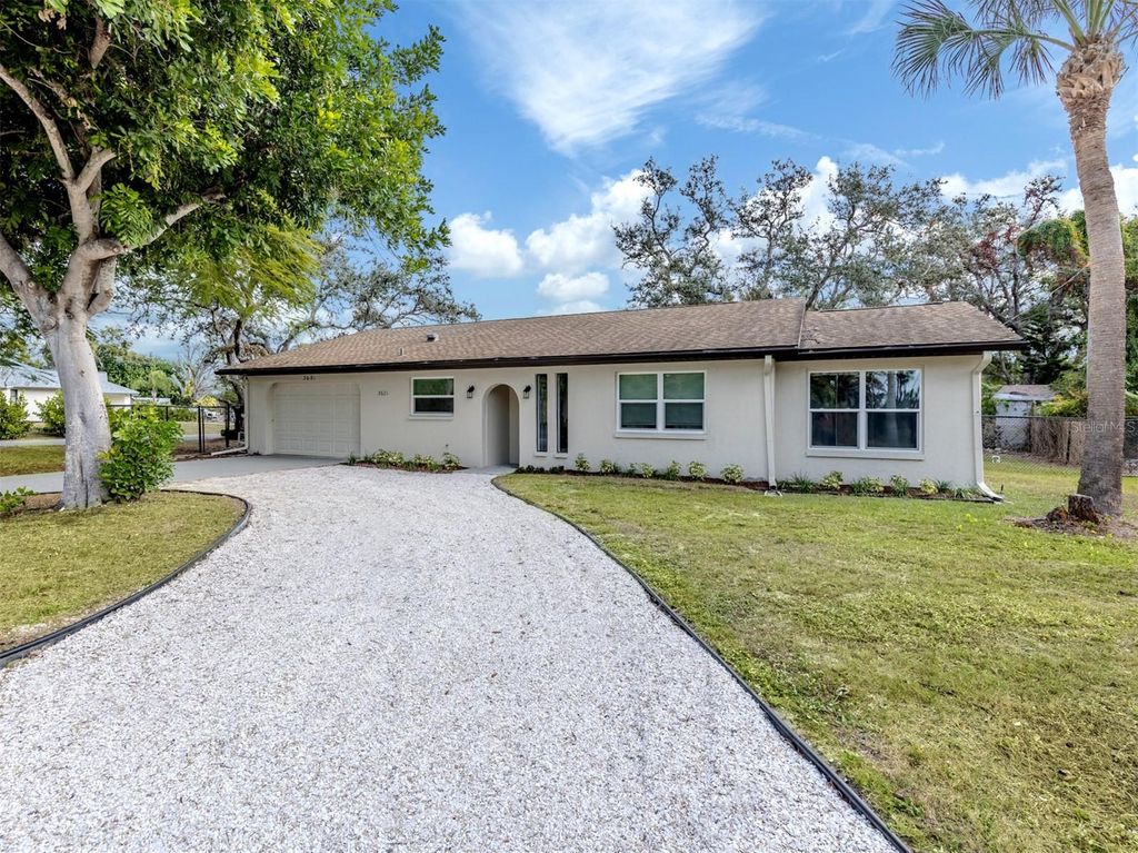 Image 2 of property listing at 3681 SHAMROCK DRIVE, Venice, FL 34293